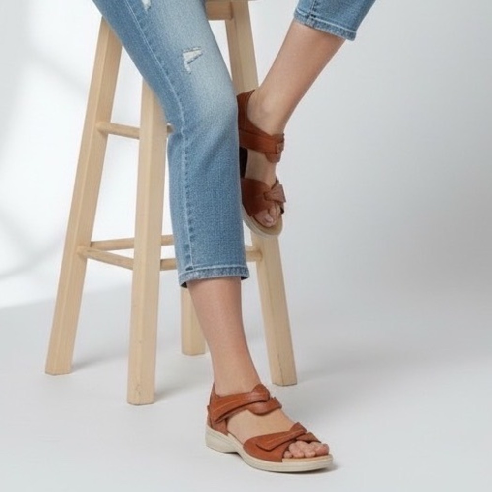 Revere Geneva Leather Sandals in Cognac Size 10 WIDE- Casual Chic, Boho